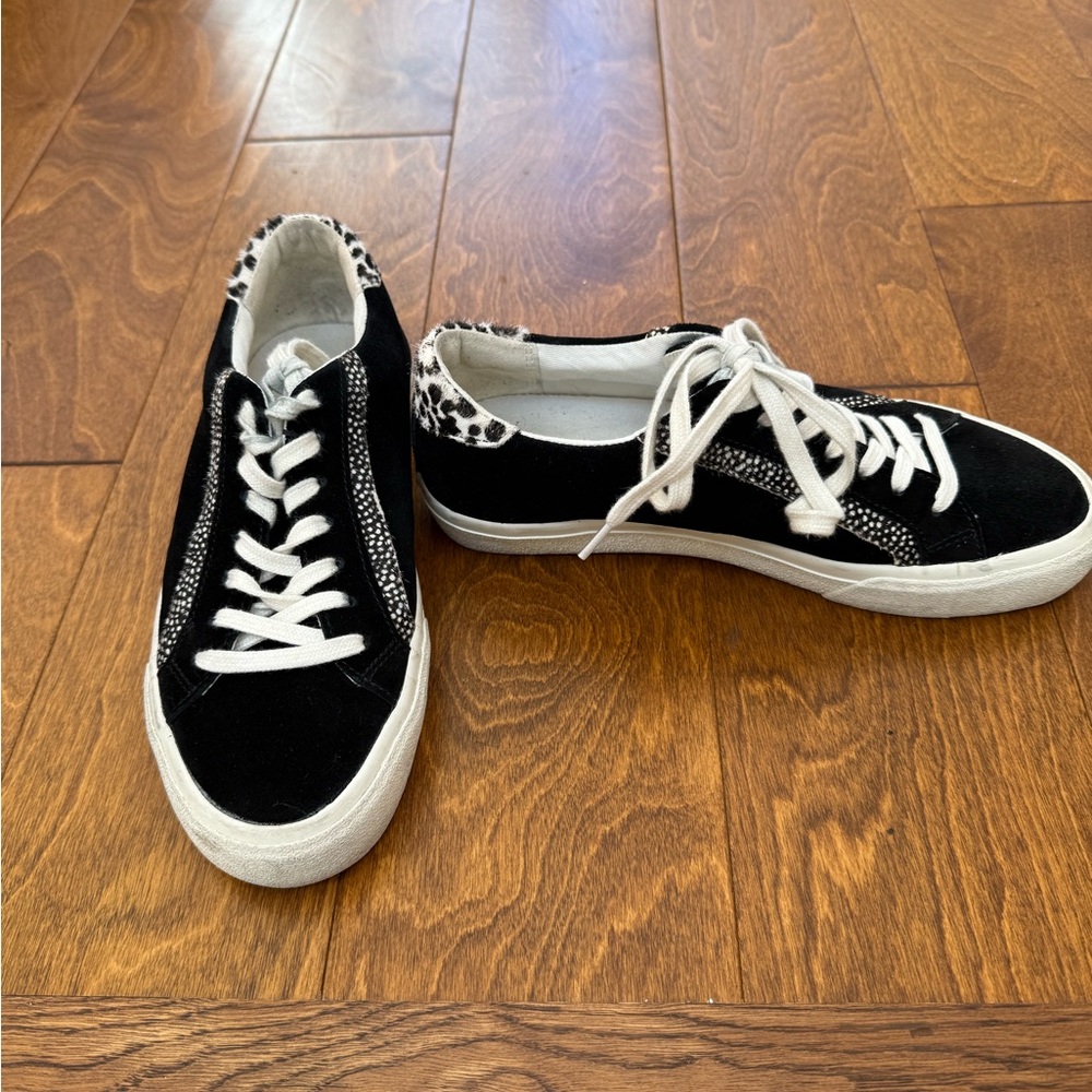 We designed our sneakers with the idea that shoes should be - Picture 5 of 8